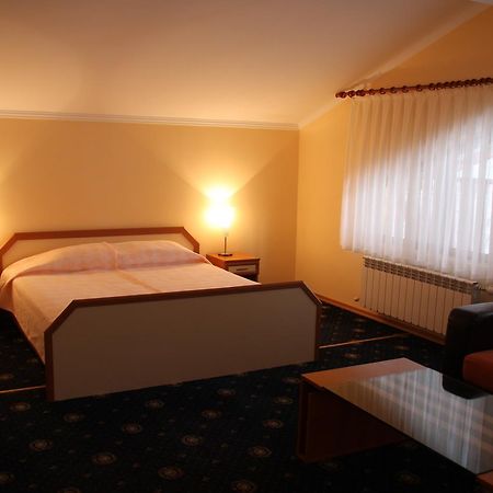 Kovanlika Hotel Razgrad Luaran gambar